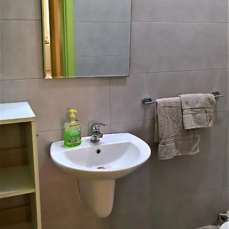 Marsalforn, Cosy Maisonette, Own Entrance At Street Level Apartman *