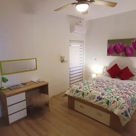 Marsalforn, Cosy Maisonette, Own Entrance At Street Level Apartment *